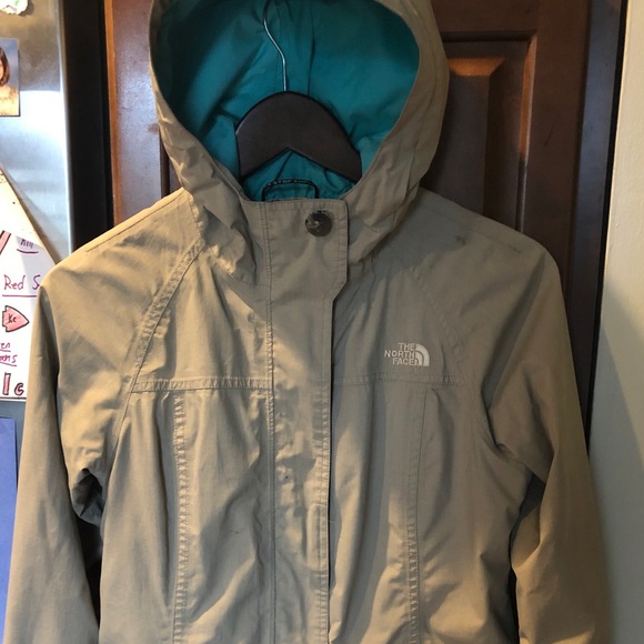 Women’s North Face rain jacket - Picture 3 of 6